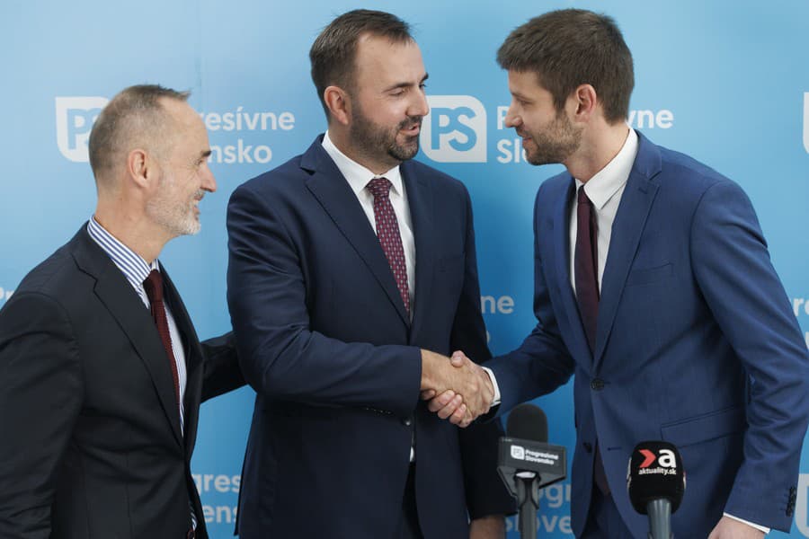 Zľava: Podpredseda PS Tomáš