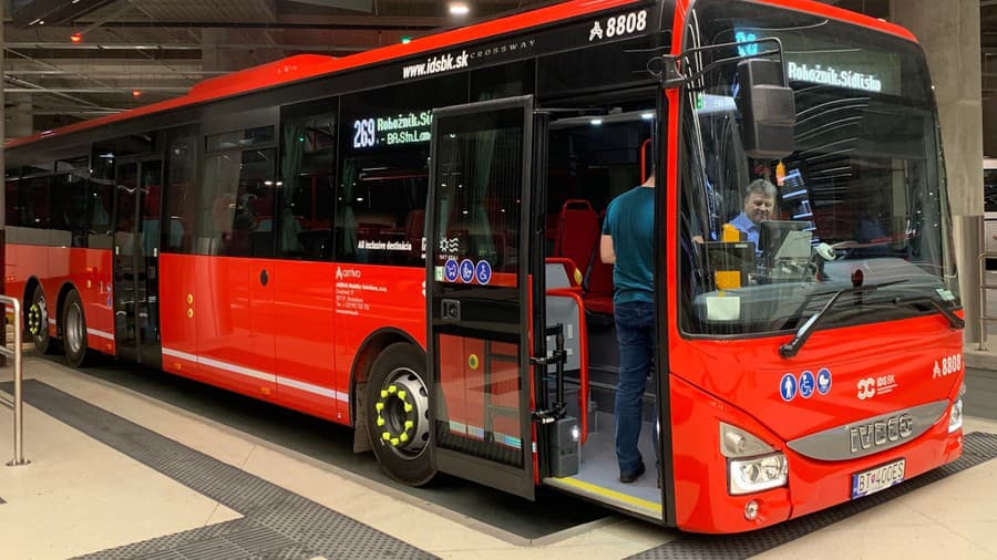 Za volant autobusu sa