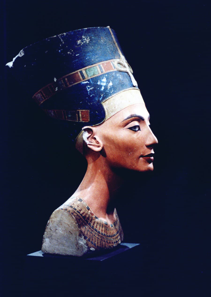 Nefertiti: Zomrela Zomrela v