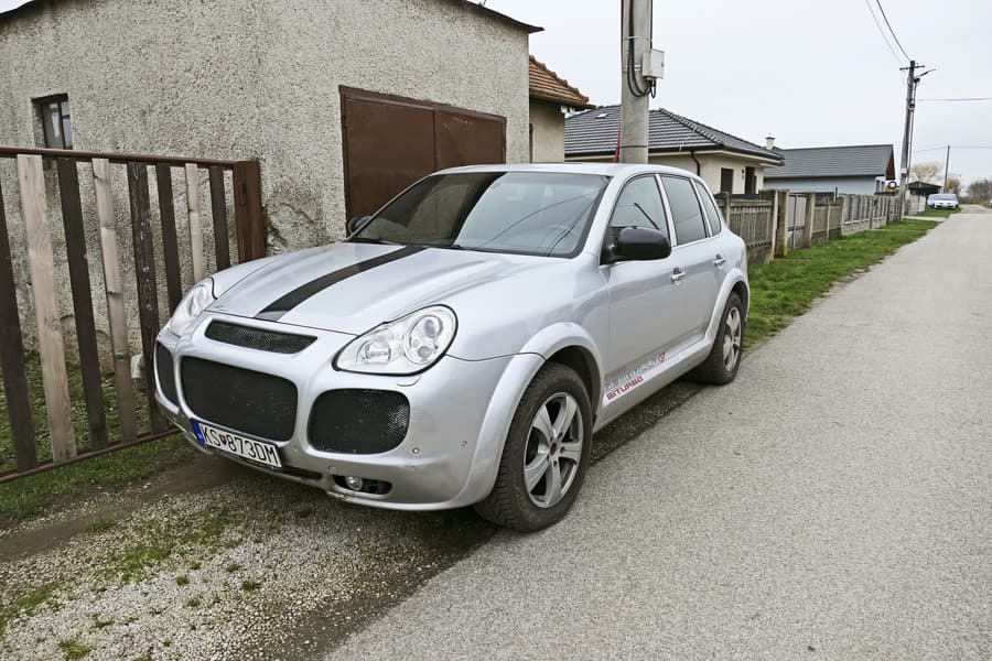 František vymenil svoj veterán za toto Porsche s falošnou švajčiarskou úpravou Gemballa GmbH.