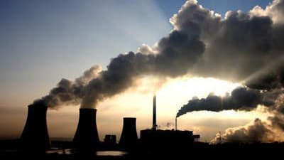 Vyjednávači sa dohodli na zvýšení povinného cieľa znížiť emisie skleníkových plynov do roku 2030.