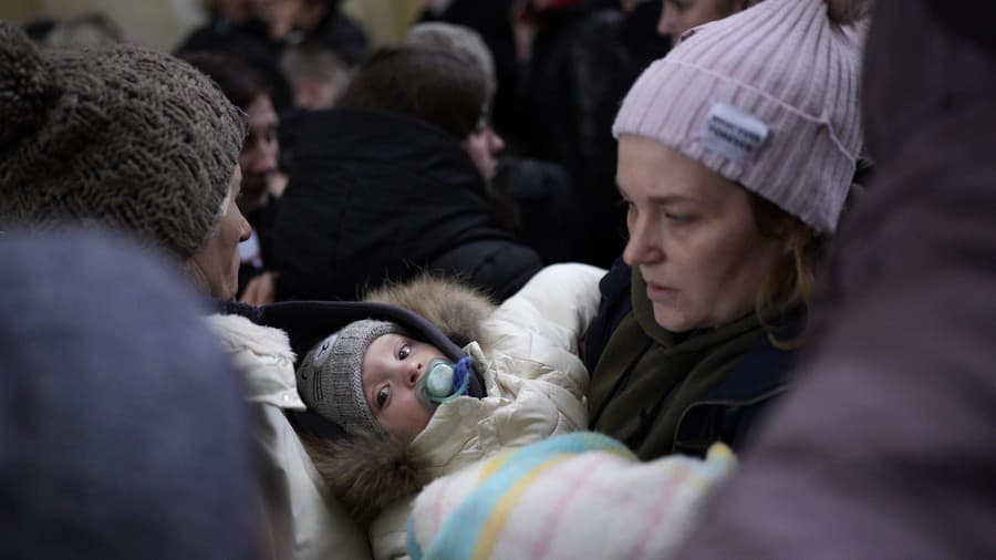 Ukrajinská utečenkyňa na železničnej