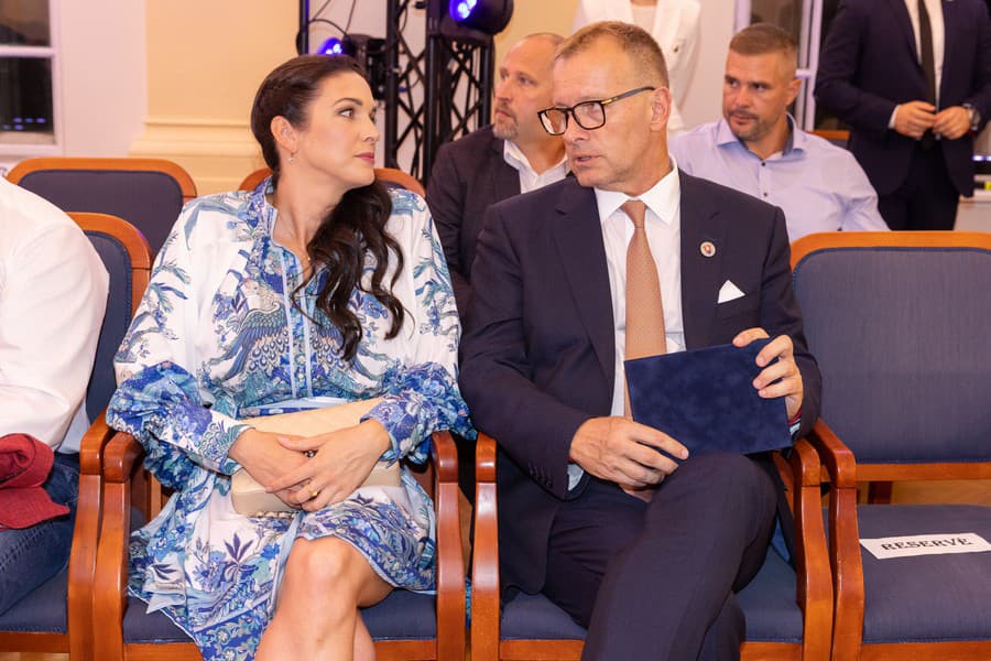 Ešte v septembri vzal politik Richterovú na módne dni a napätie cítiť nebolo.