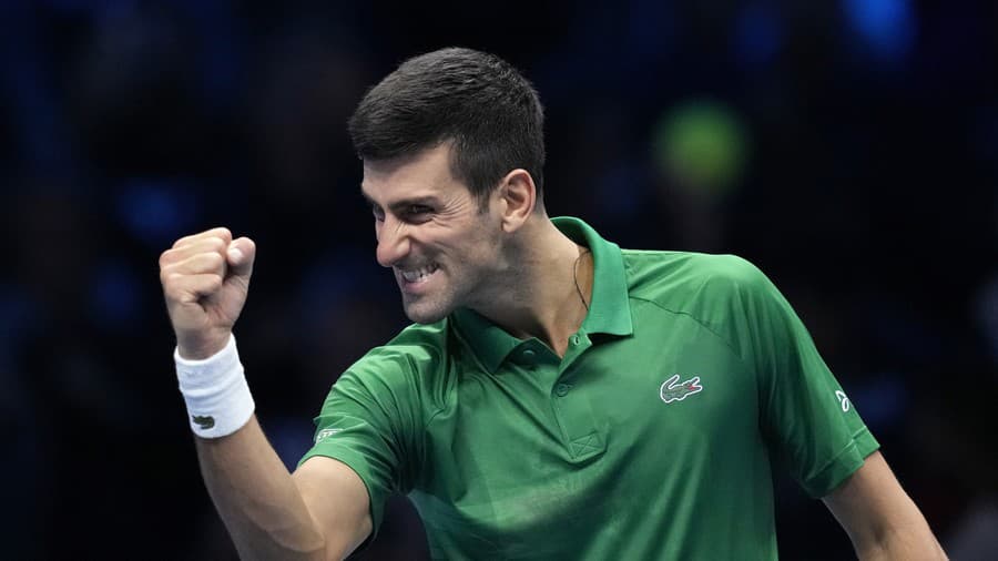 Srbský tenista Novak Djokovič sa teší po víťazstve proti Rusovi Andrejovi Rubľovi.