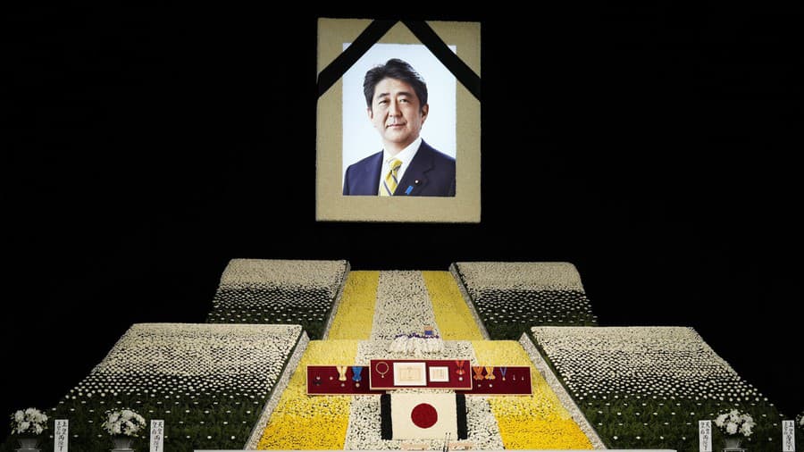 Pohreb zavraždeného expremiéra Šinzó
