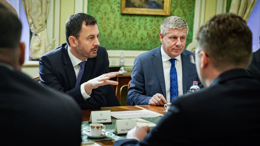 Stretnutie premiéra Eduarda Hegera a ďalších členov vlády so zástupcami LOZ.
