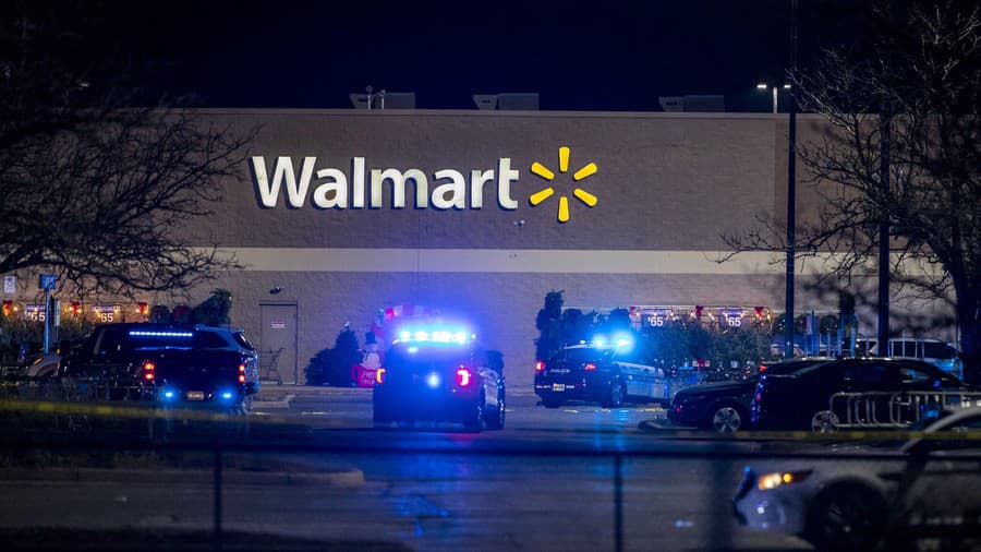 Masová streľba vo Walmarte.