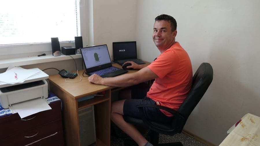 Maroš Voronič (43), vývojár.