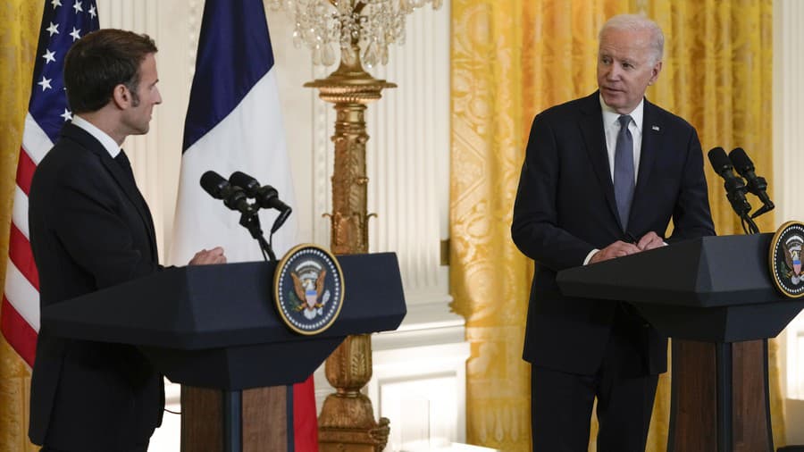 Joe Biden privítal francúzskeho