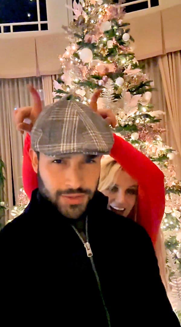 Sam si pre Britney pripravil balóniky, kvety i tortu.