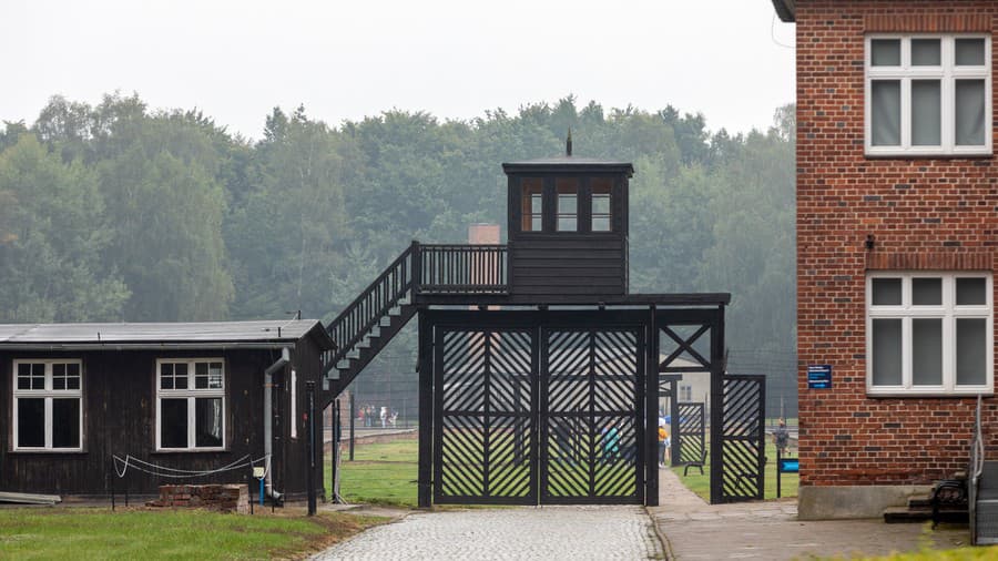 Vstup do koncentračného tábora Stutthof (ilustračné foto).