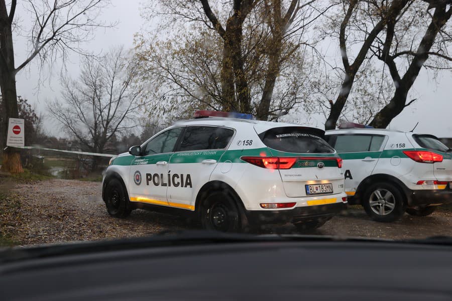 Polícia sa prípadom stále