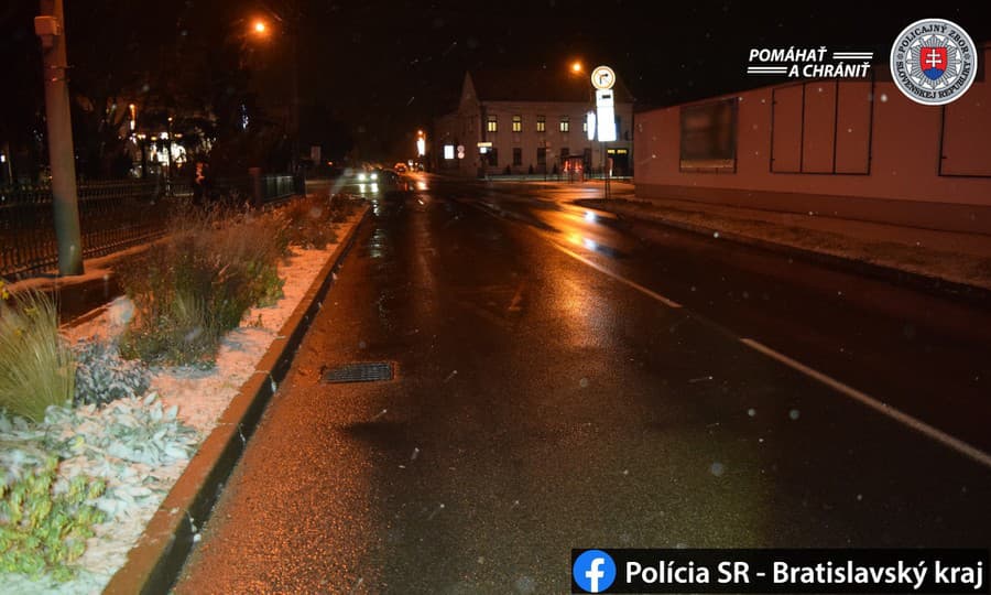 Polícia hľadá svedkov dopravnej nehody v Bratislave.