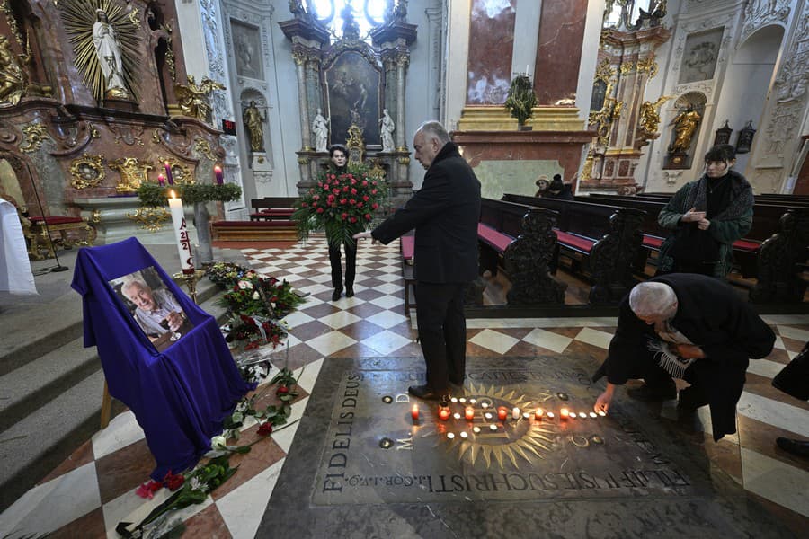 Medzi smútiacimi nechýbal herec