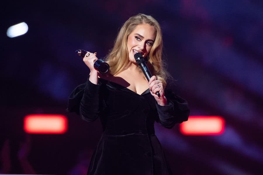 Speváčka Adele.