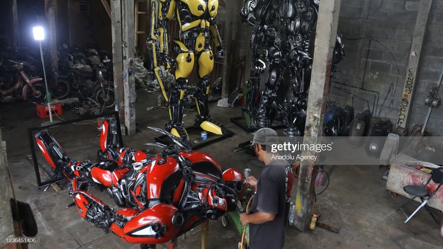Transformery: Po zostrojení sochy