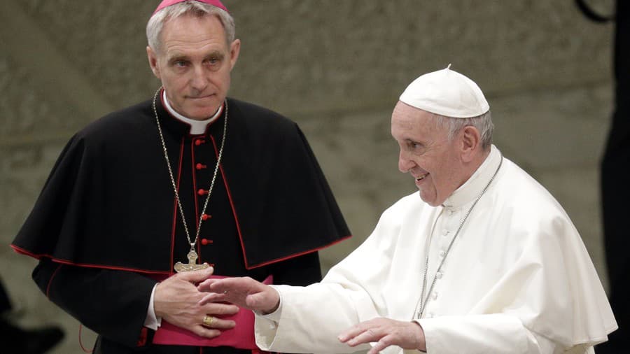 Pápež Benedikt a arcibiskup