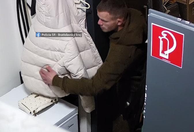 Polícia vyšetruje krádež v jednej z bratislavských kaviarní.