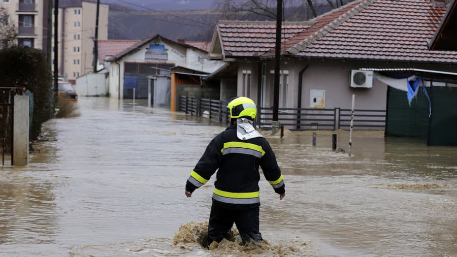 Hladiny riek sa nebezpečne