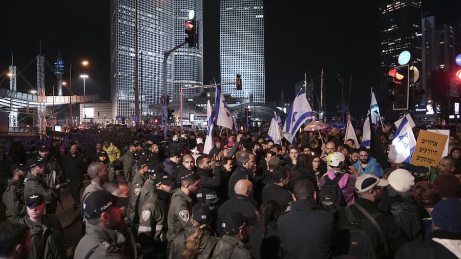 Izraelskí pohraniční policajti bránia