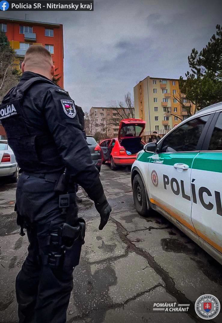 Lustráciou cez operačné stredisko policajti zistili, že po mužovi z Trnovca nad Váhom bolo vyhlásené pátranie.
