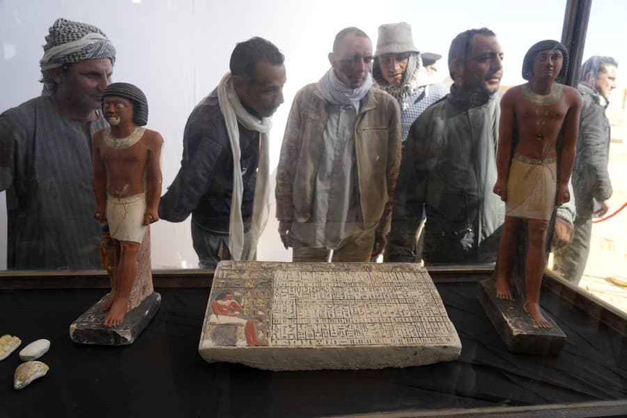 Egyptskí odborníci na starožitnosti