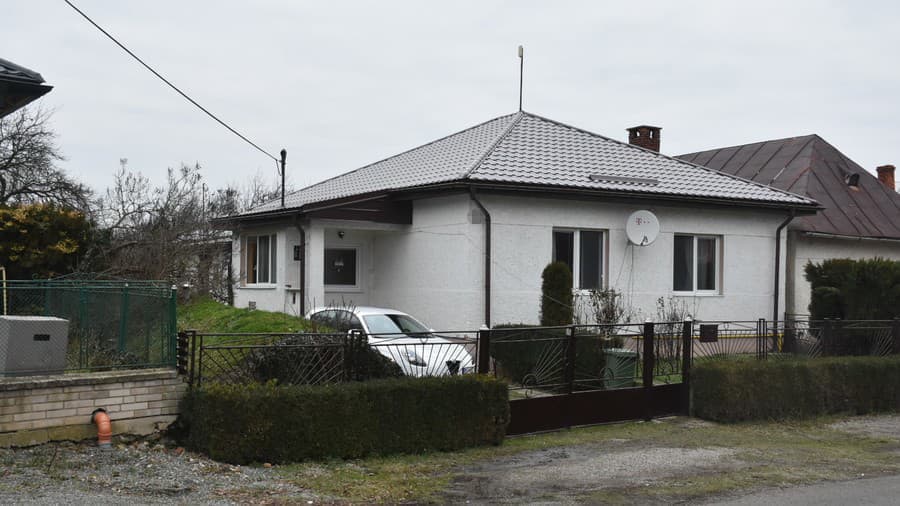 Policajt žil aj s rodinou v dome po starých rodičoch