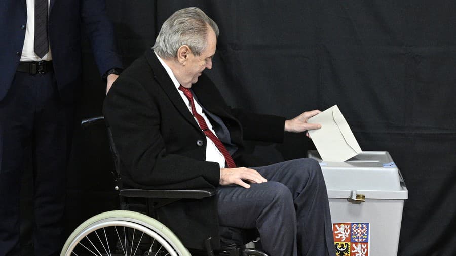 Miloš Zeman odvolil.