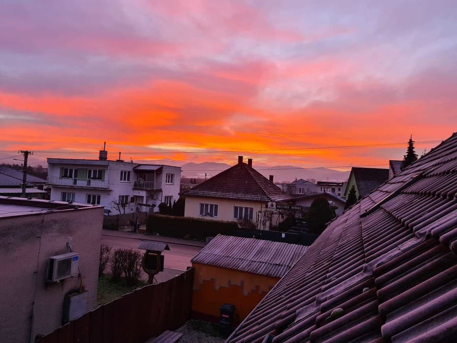 Náš čitateľ Braňo zachytil nádherný východ slnka v Nemšovej.