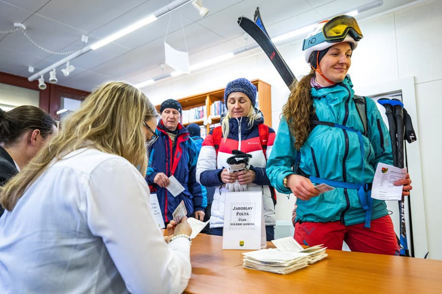 S lyžami: V zimných