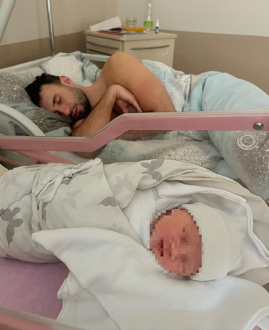 Modelka a bývalá misska Martina Grešová a jej priateľ Kryštof sa stali rodičmi malej Aničky.