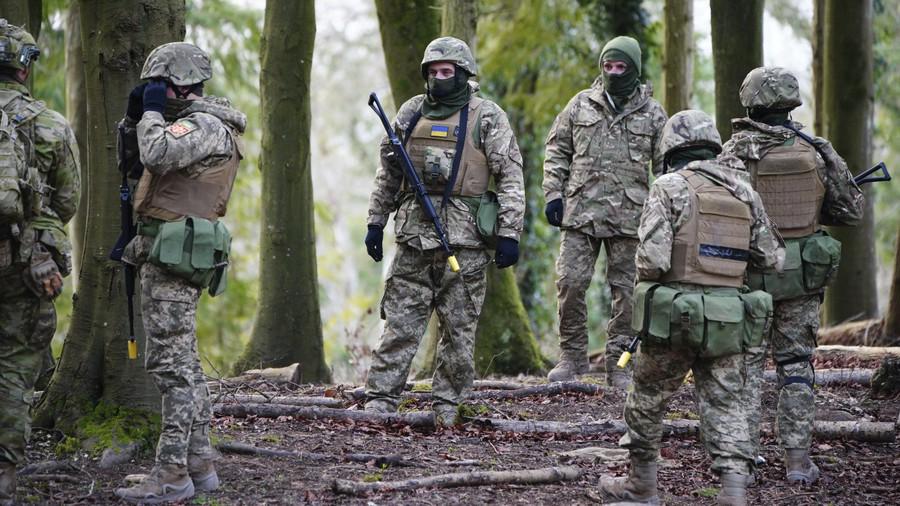 Ukrajinskí vojaci počas tréningu