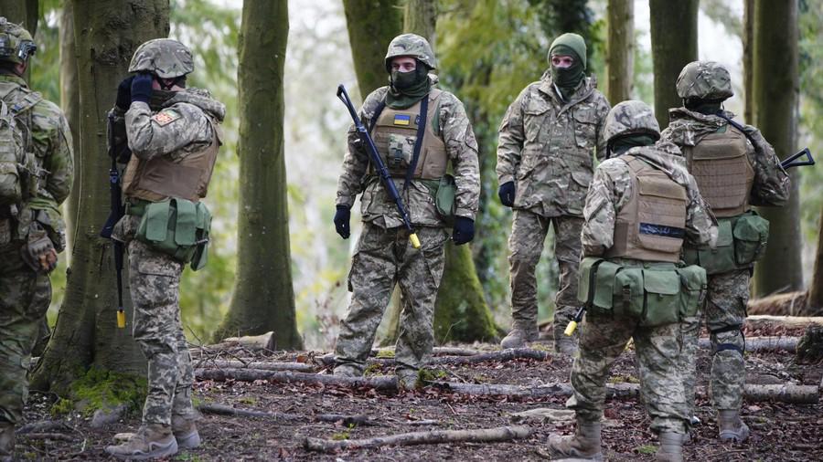 Ukrajinskí vojaci bojujú už