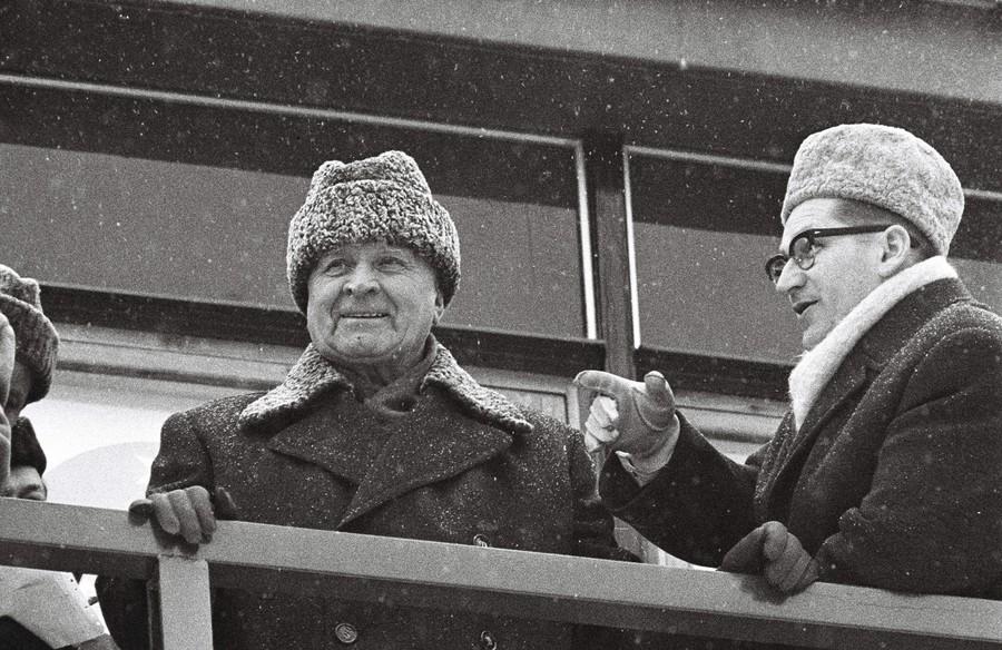 Na snímke prezident republiky Ludvik Svoboda s predsedom vlády ČSSR Lubomírom Štrougalom (vpravo).