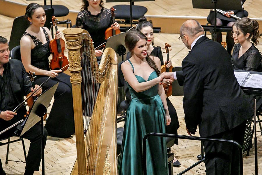 Na koncerte konzervatória v Štátnej filharmónii v Košiciach hrala sólo s orchestrom. 
