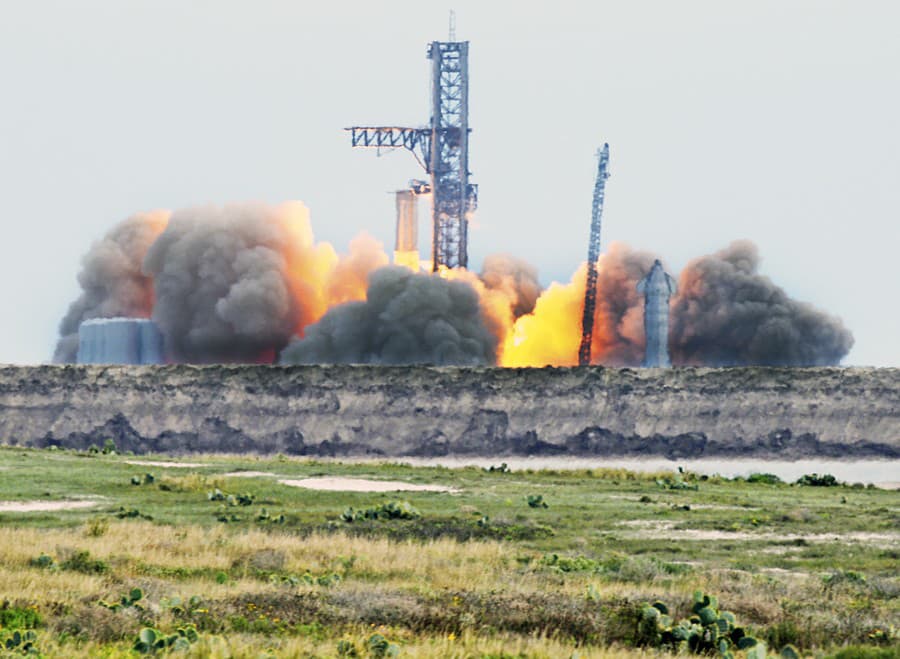 SpaceX úspešne otestovala motory