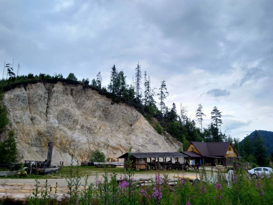 Turisti si krajinu vychutnajú