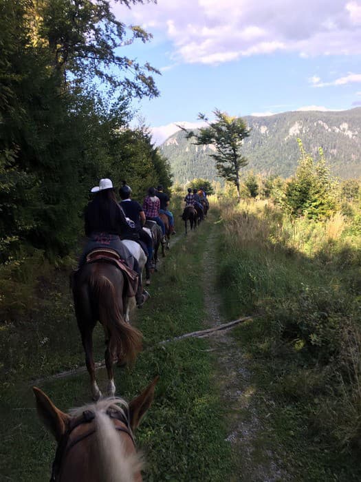 Turisti si krajinu vychutnajú