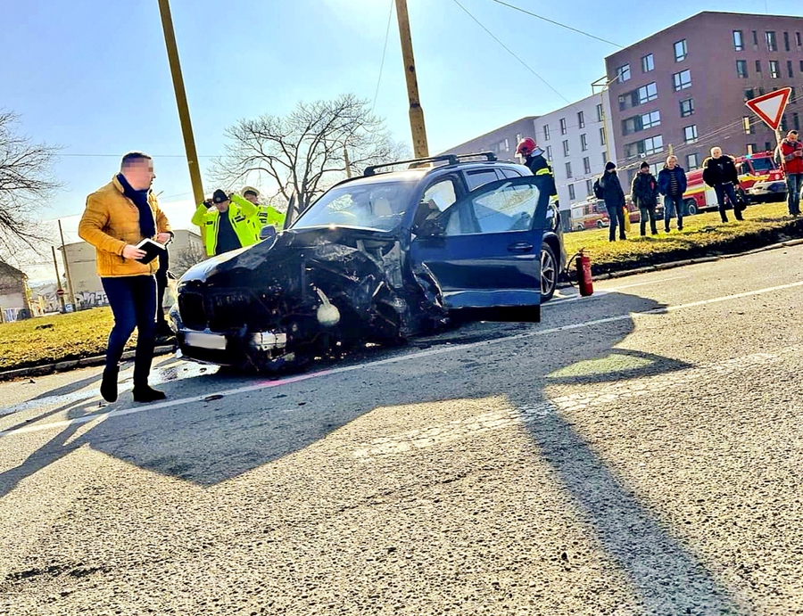 Modré BMW išlo podľa