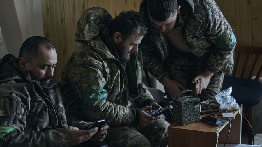 Ukrajinskí vojaci prostredníctvom dronu
