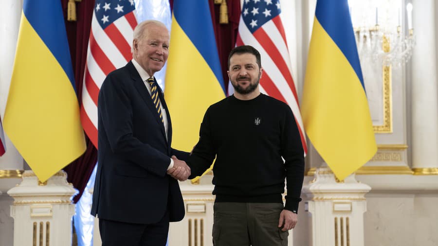 Biden navštívil Ukrajinu tesne pred výročím ruskej invázie.