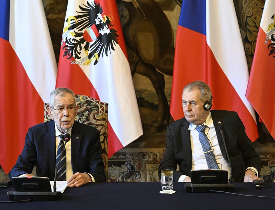 Česká hlava štátu Miloš Zeman s rakúskym prezidentom Alexandrom Van der Bellenom.