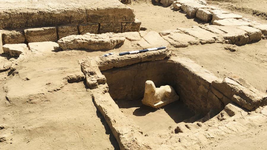 Archeológovia objavili sochu sfingy