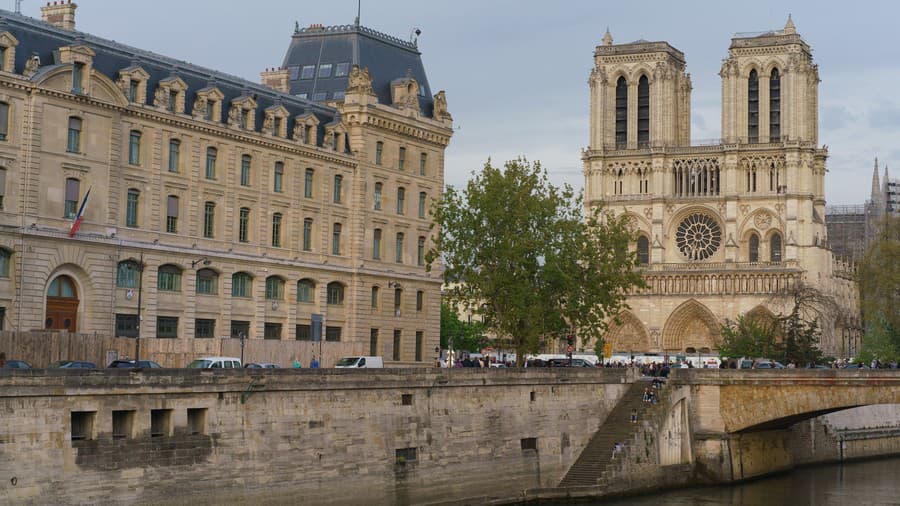 Katedrálu Notre Dame opravovali