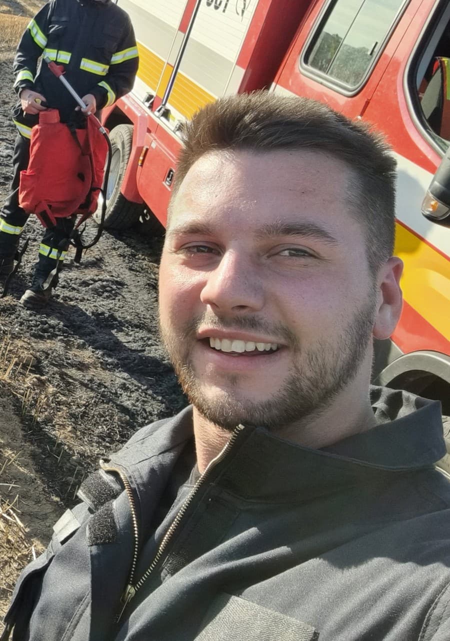 Dobrovoľný hasič Tomáš Babinčák.