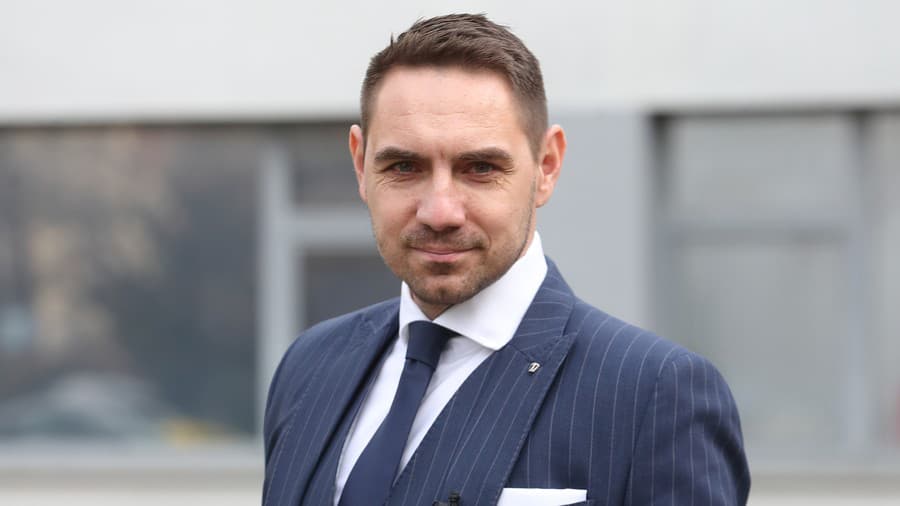 Poslanec OĽANO György Gyimesi.