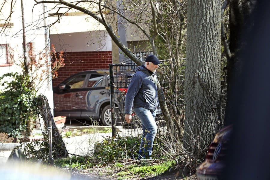Bratislava, 16. 3. 2023 o 11.58 hod: - Obvinený inštruktor sa vo štvrtok doobeda prešiel po svojej záhrade.