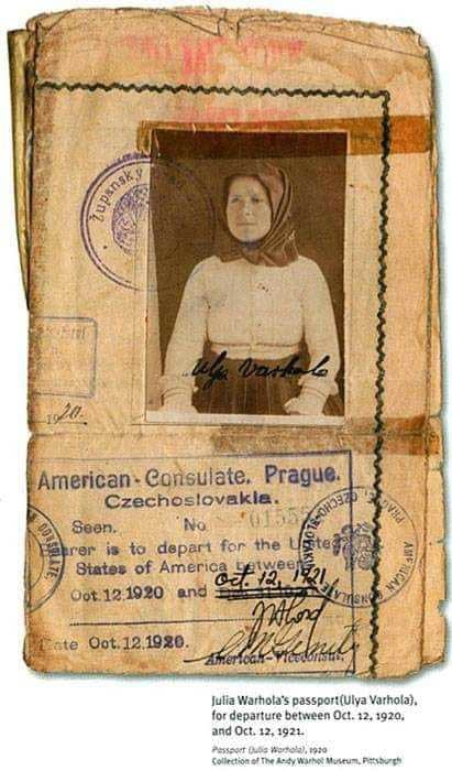 Takto vyzerali pred 100 rokmi americké víza matky Andyho Warhola.