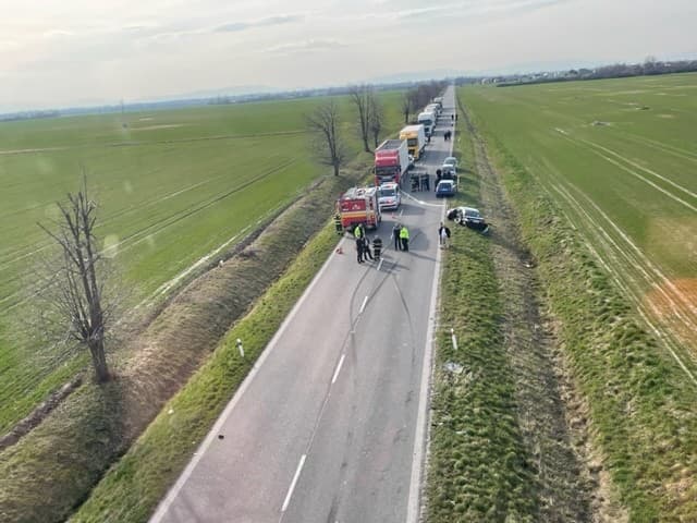 Leteckí záchranári zasahovali po zrážke troch áut v okrese Sobrance.