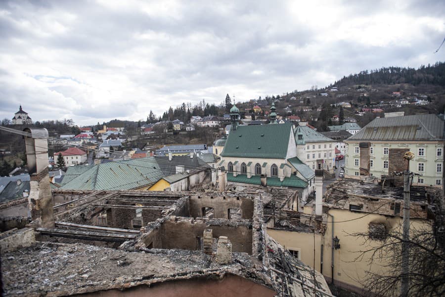 Požiar v historickom centre Banskej Štiavnice vypukol v jednej z historických budov.